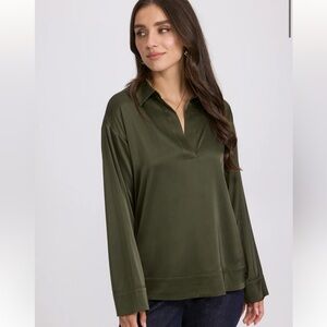 Laura Satin blouse with polo collar crocodile green